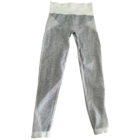 Activewear Bundle Calvin Klein, Exertek, Lions Den & Paradox Tops & Leggings - Picture 9 of 14